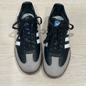Adidas vegan black/gum Sambas.